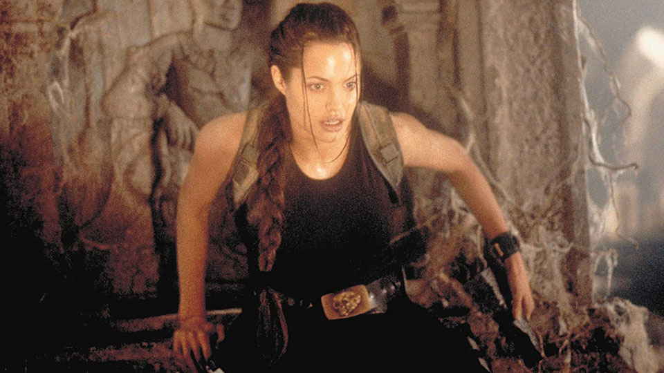 Lara (Angelina Jolie)