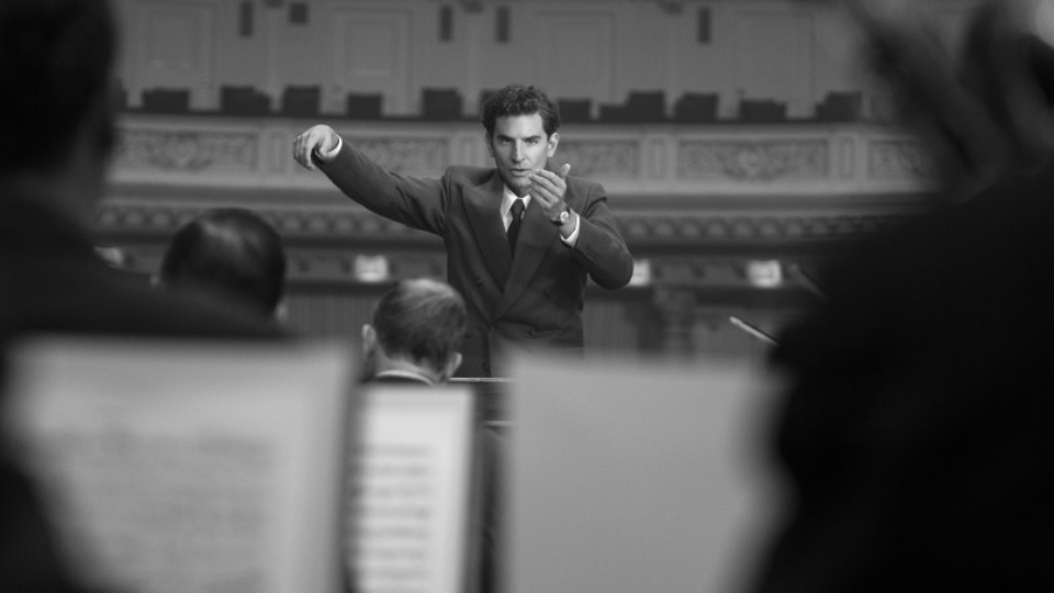 Leonard Bernstein (Bradley Cooper)