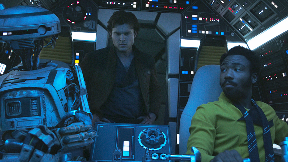 Mit seinem späteren Freund Lando Calrissian (Donald Glover) und Chewbacca macht sich Han Solo auf in tolle Abenteuer.