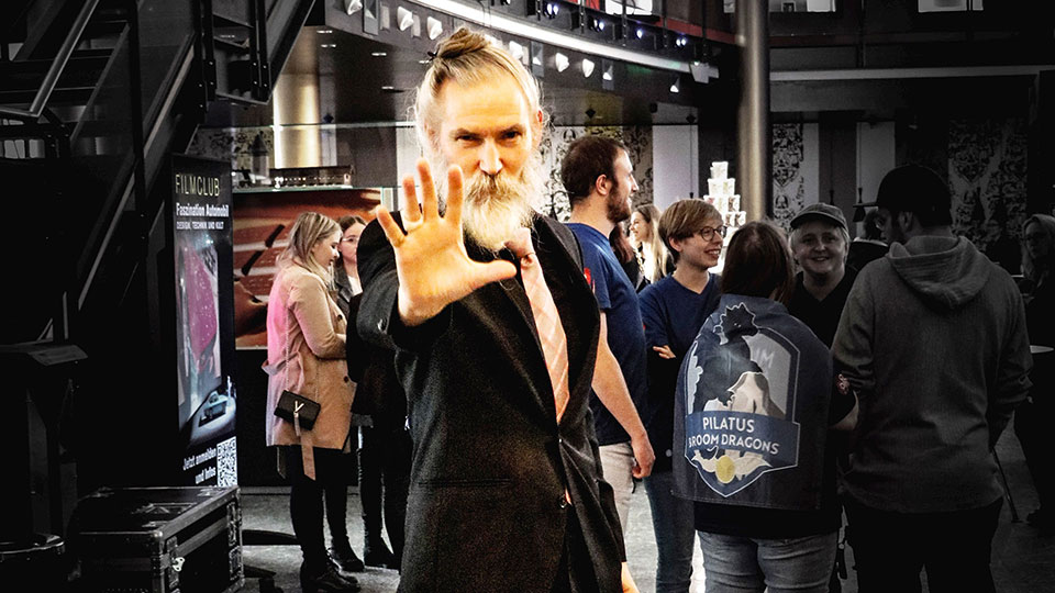 April 2022: Jon Campling (Death Eater in HARRY POTTER UND DIE HEILIGTÜMER DES TODES) zauberte im Foyer