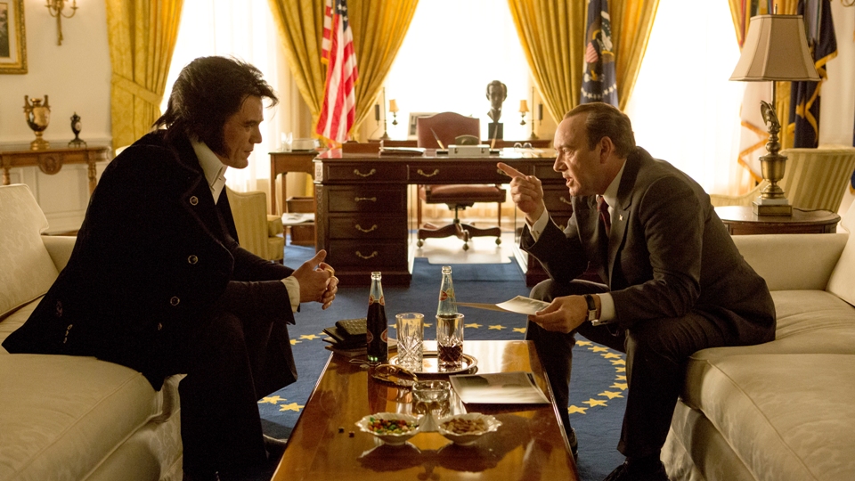 Elvis (Michael Shannon) und Nixon (Kevin Spacey)