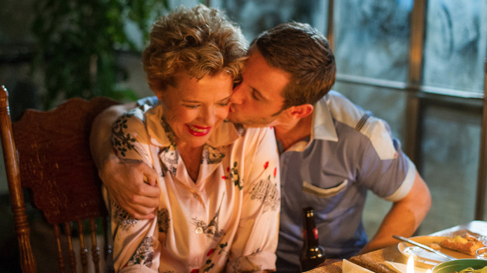 Gloria Grahame (Annette Bening) und Peter Turner (Jamie Bell)