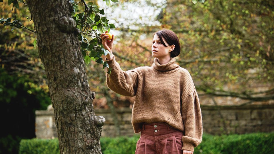 Harper (Jessie Buckley) nimmt sich eine Auszeit auf dem Land