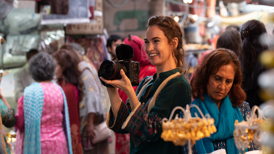 Als Kazims arrangierte Ehe ansteht, folgt ihm Filmemacherin Zoe mit ihrer Kamera nach Pakistan