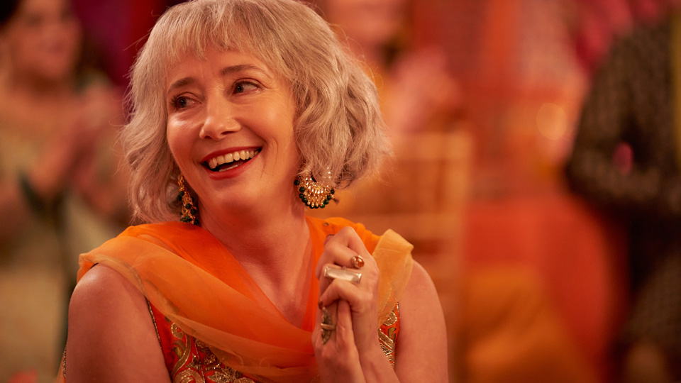 Für Zoe selbst läuft es in der Liebe nicht so gut, woran ihre Mutter Cath (Emma Thompson) keine grosse Freude hat