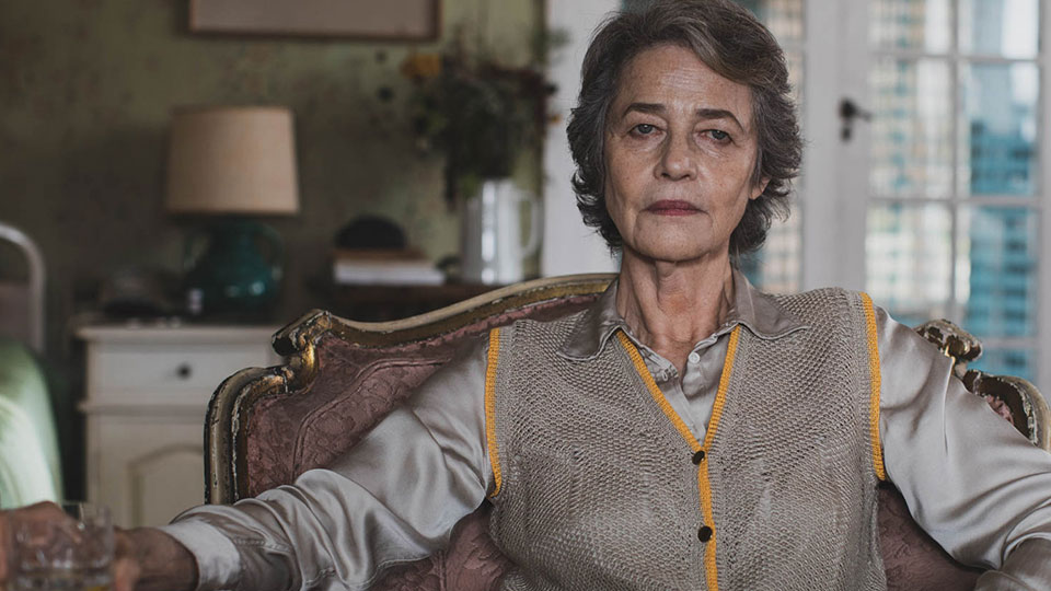 Ruth (Charlotte Rampling)