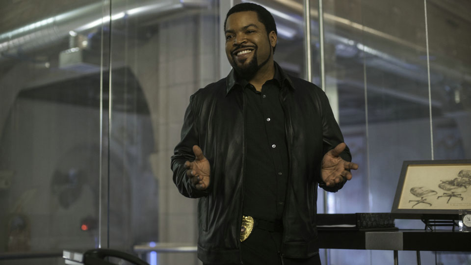 Captain Dickson (Ice Cube) erteilt ihnen naemlich den Auftrag, dort nach einer Drogenbande zu suchen.