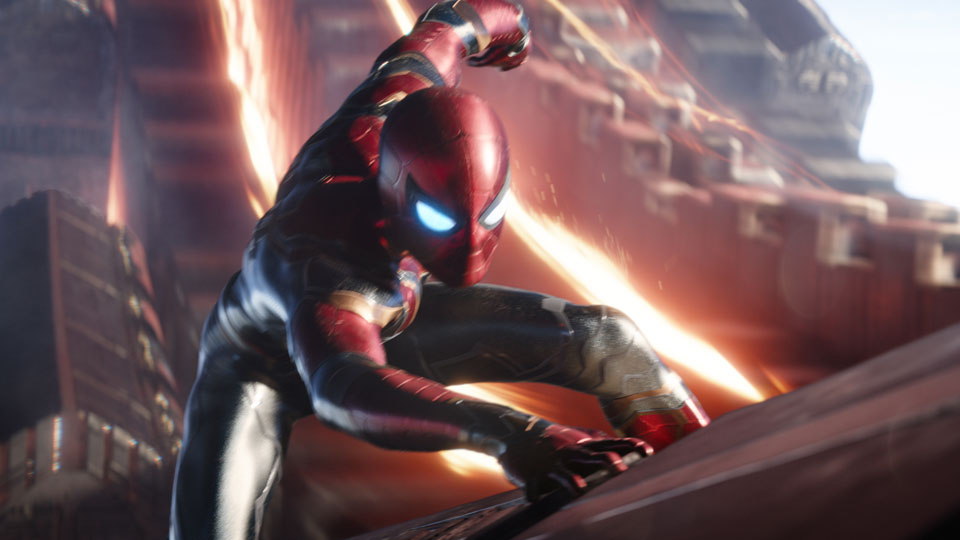 Spider-Man (Tom Holland) kämpft in einem neuem Anzug,... 