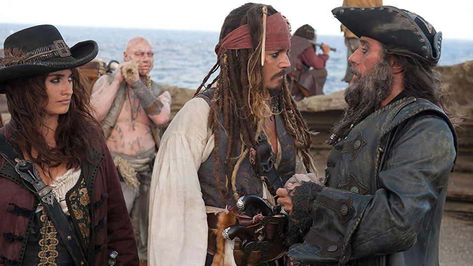 Aneglica (Penélope Cruz), Captain Jack Sparrow (Johnny Depp) und Blackbeard (Ian McShane)