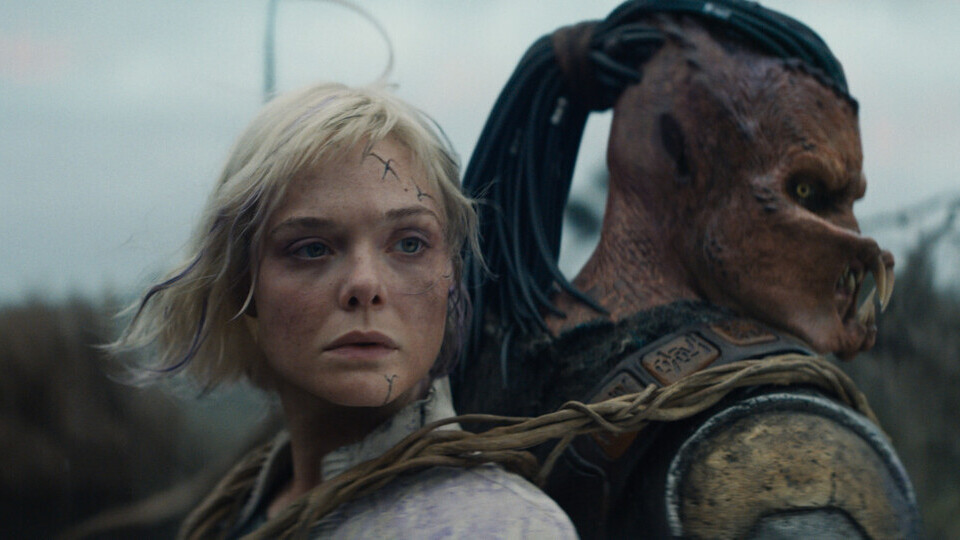 Thia (Elle Fanning), Dek (Dimitrius Schuster-Koloamatangi)