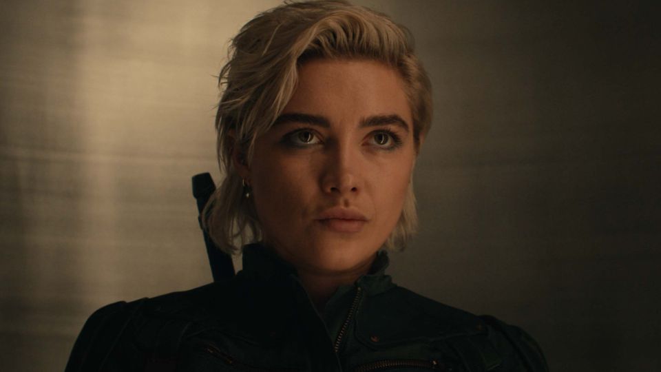 Dazu gehört Natasha Romanoff kleine Schwester Yelena Belova (Florence Pugh)...