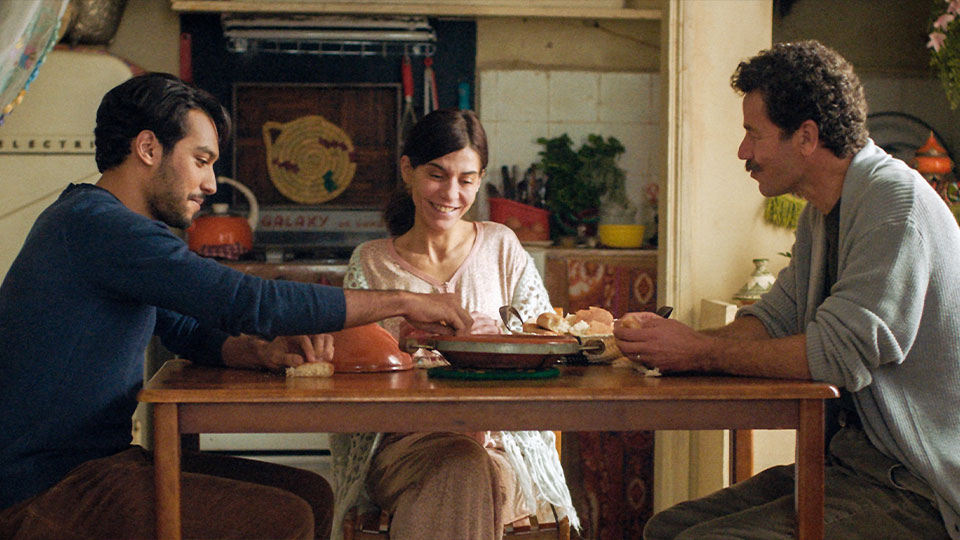 Youssef (Ayoub Missioui), Mina (Lubna Azabal) und Halim (Saleh Bakri)