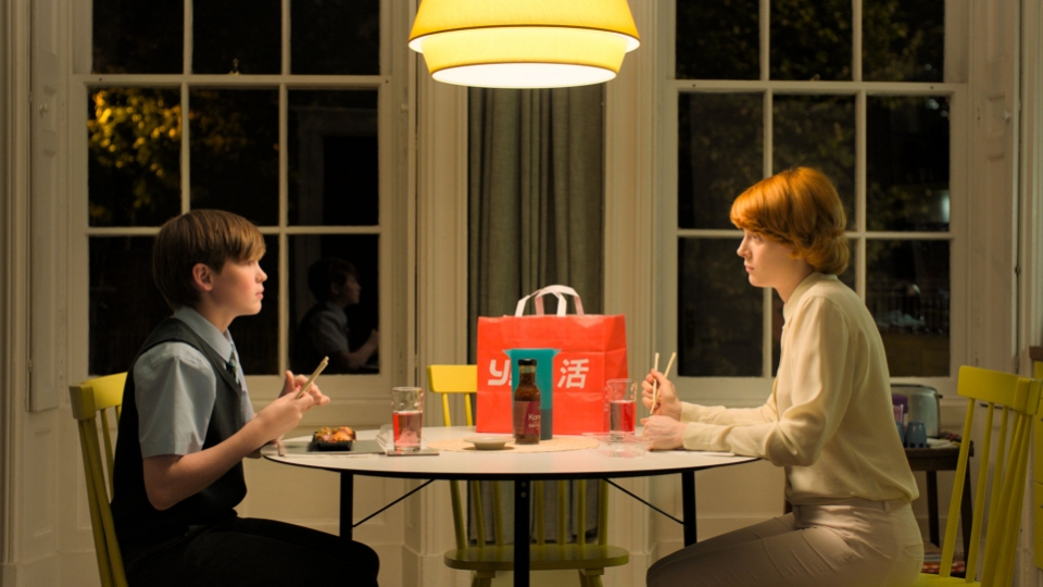 Joe (Kit Connor) und Alice (Emily Beecham)