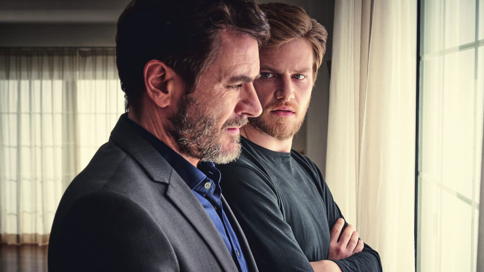 Paul (Alex Brendemühl) und Robert (Dominic Marcus Singer)