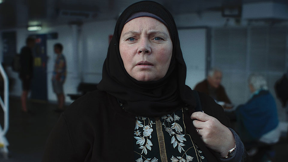 Mary Hussain (Joanna Scanlan)