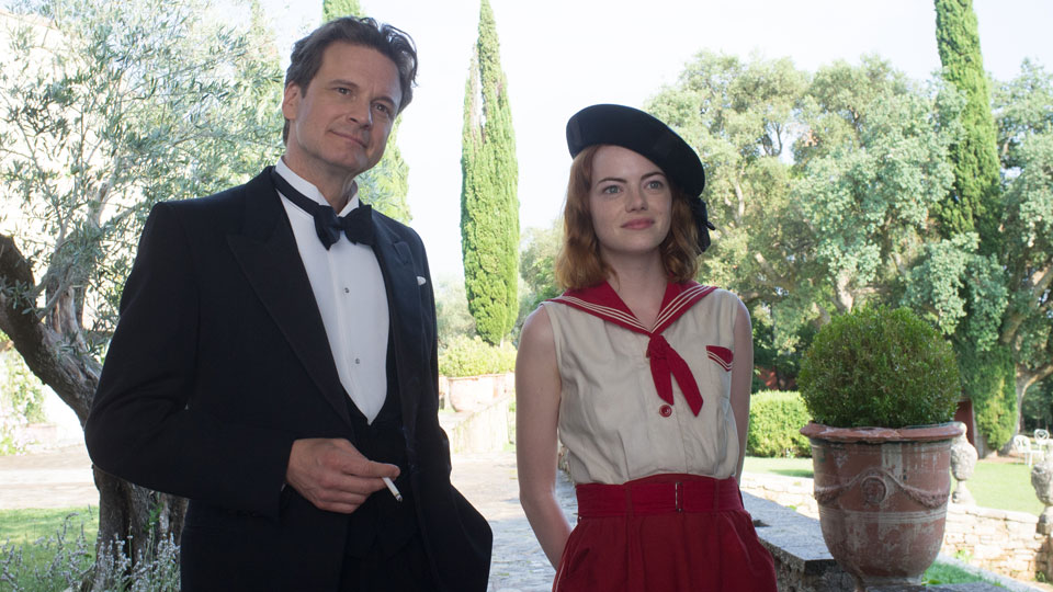 Stanley (Colin Firth) reist nach Suedfrankreich. Dort soll er der vermeintlichen Wahrsagerin Sophie (Emma Stone) das Handwerk legen. 