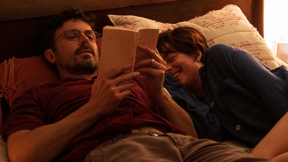 Matt (Casey Affleck) und seine lebhafte Frau Nicole (Dakota Johnson)