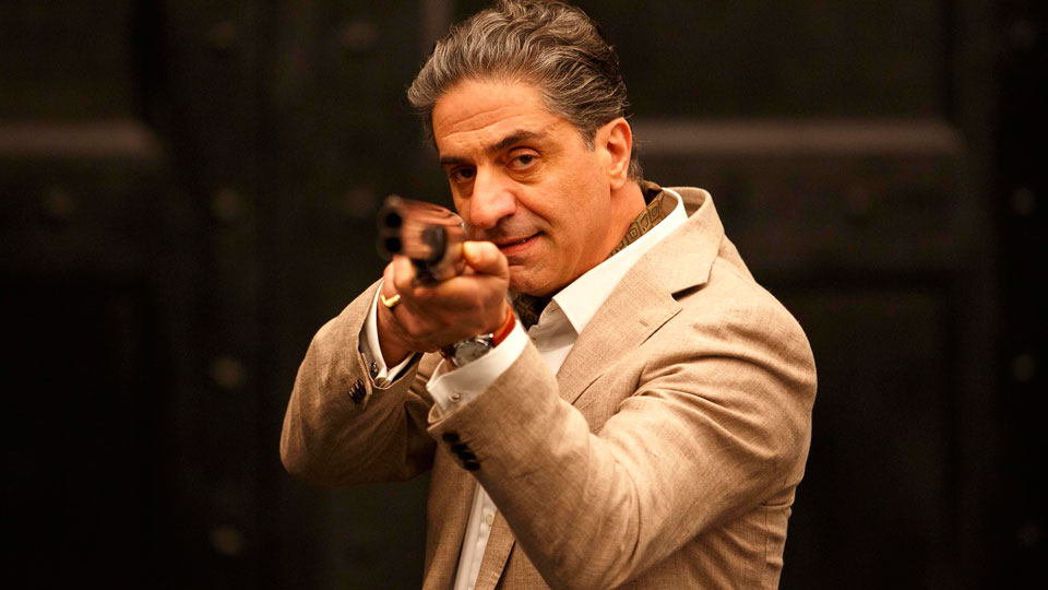 Bis sie sich mit dem falschen anlegen. Jacomo Morier (Simon Abkarian).
