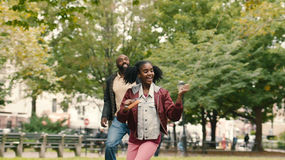 Michael (Maurice McRae) und seine Tochter Monique (Zariah Singletary)