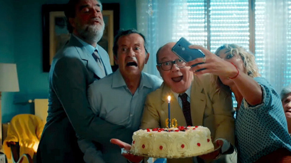 Prof. Umberto Gastaldi (Carlo Verdone), Lucia Santilli (Anna Foglietta), Amedeo Lasalandra (Rocco Papaleo) und Corrado Pezzella (Massimiliano Tortora)
