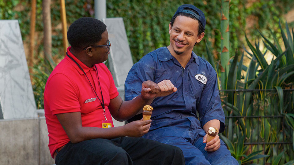 Bud Malone (Lil Rel Howery) und Chris Carey (Eric André)