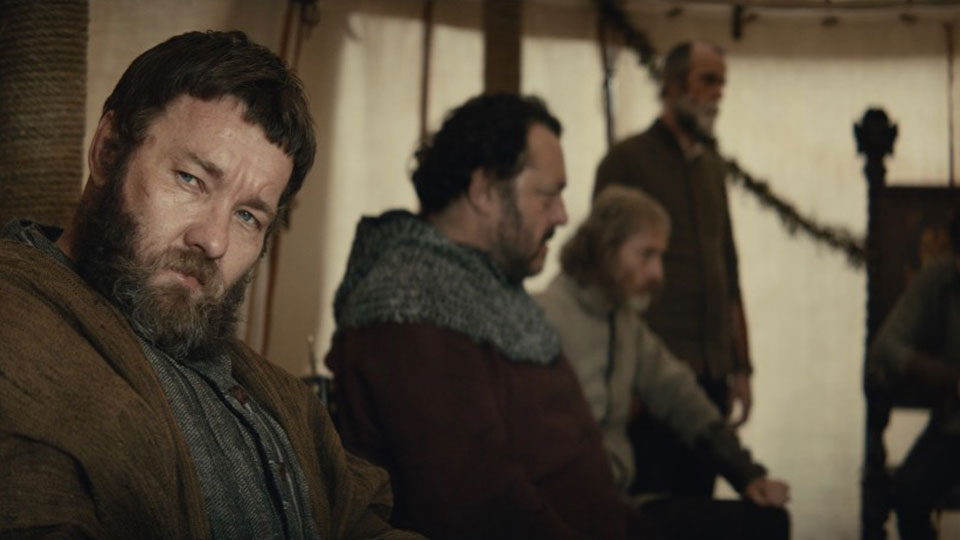 Zur Beratung steht immerhin treuer Freund und Mentor Falstaff (Joel Edgerton)