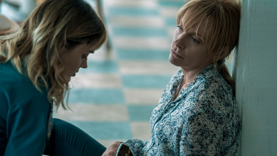 Andy (Bella Heathcote) und Laura (Toni Collette)