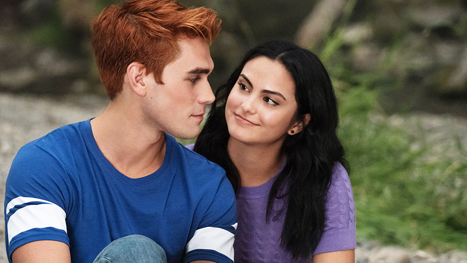 Archie (K.J. Apa) und Veronica (Camila Mendes)