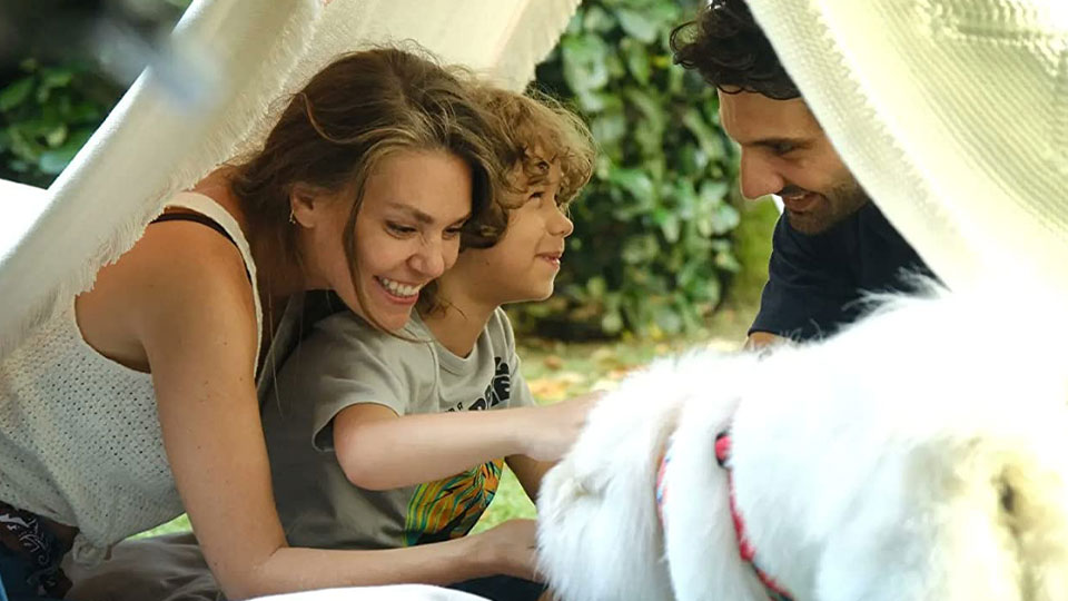 Melisa (Asli Enver), Can (Mert Ege Ak) und Firat (Kaan Urgancioglu)