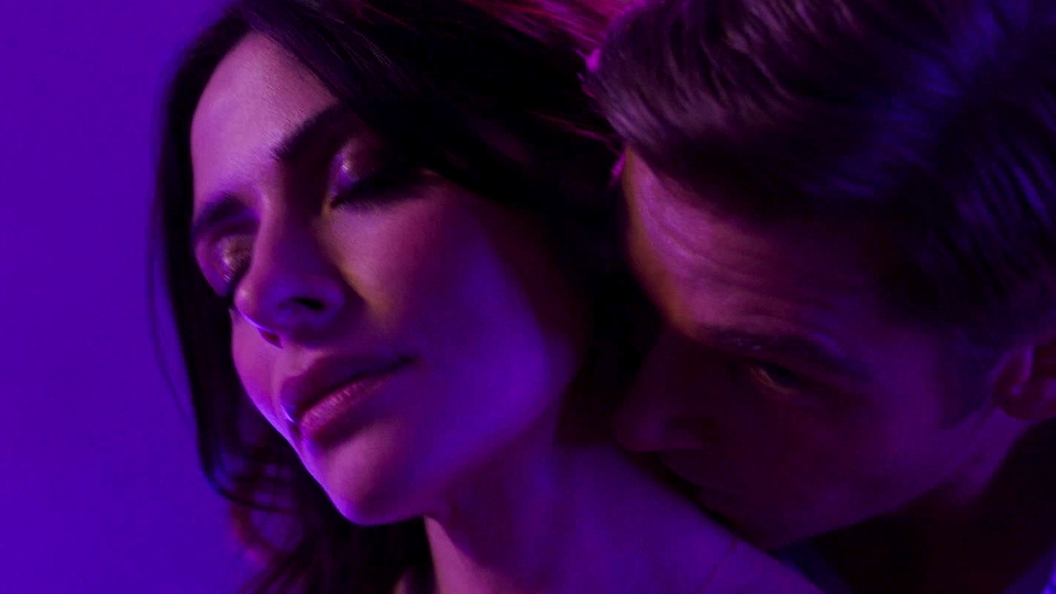 Billie (Sarah Shahi) & Cooper Connelly (Mike Vogel)