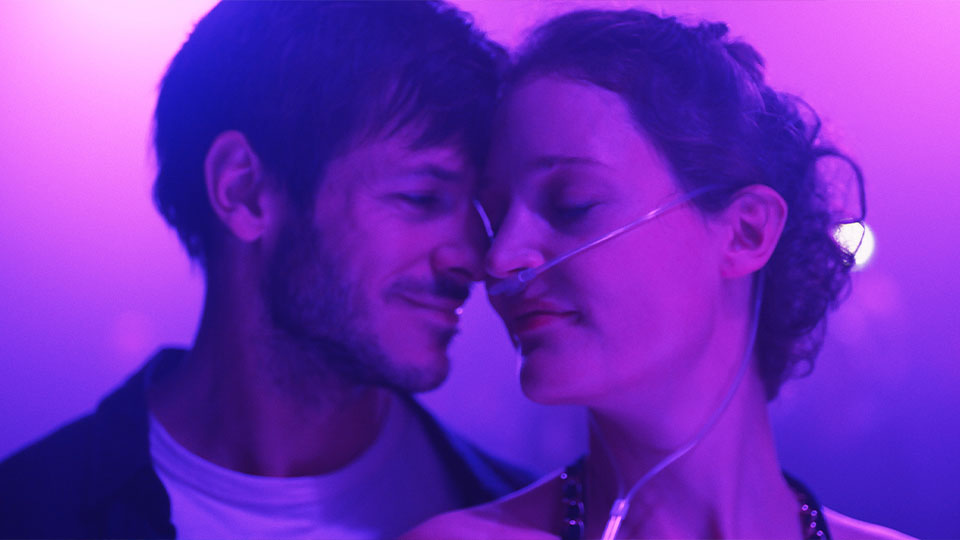 Mathieu (Gaspard Ulliel) und Hélène (Vicky Krieps)