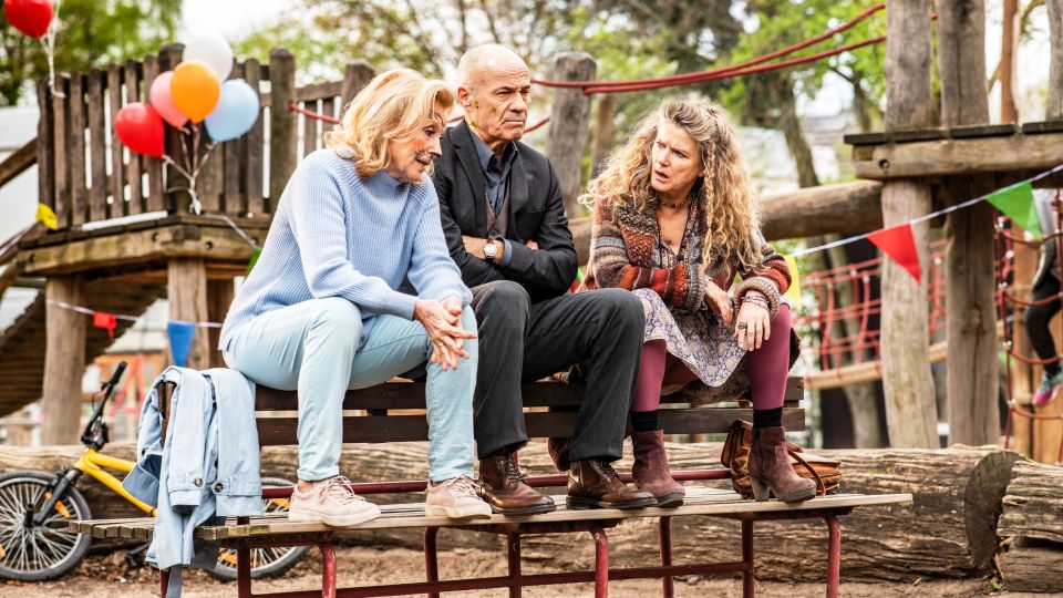 Karin (Maren Kroymann), Gerhard (Heiner Lauterbach) und Philippa (Barbara Sukowa)