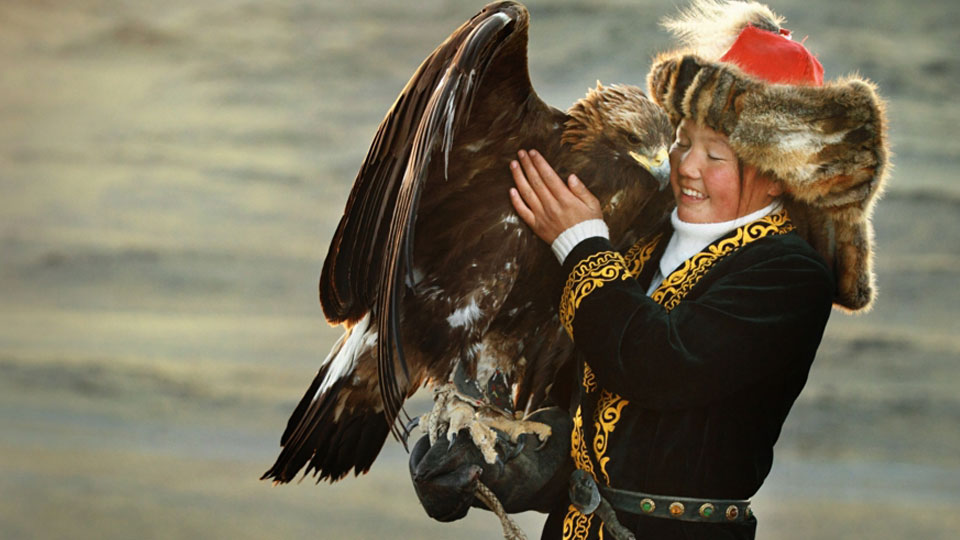 Aisholpan möchte die erste weibliche Adlerjägerin werden.