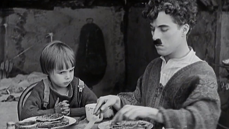 Das Kind (Jackie Coogan) und der Vagabund (Charles Chaplin)