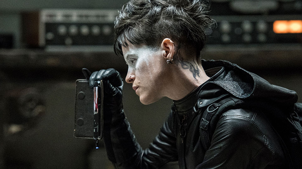 Die Geschichte um Lisbeth Salander (Clair Foy), der Kämpferin gegen das Unrecht geh in die nächste Runde: