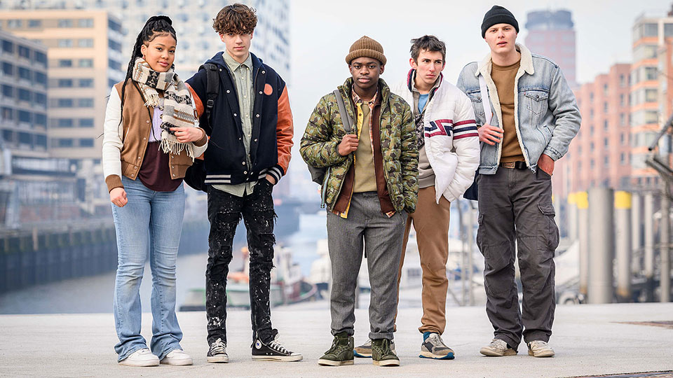 Adrian (Marven Suarez Brinkert), Nancy (Emilia Djalili), Neil (Thapelo Mashiane), Dustin (Elmo Anton Stratz) und Luke (Gustav Strunz)