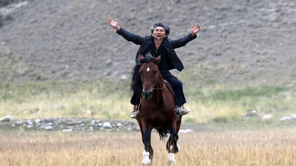 Centaur (Aktan Arym Kubat) lebt verbunden mit den Pferden. 