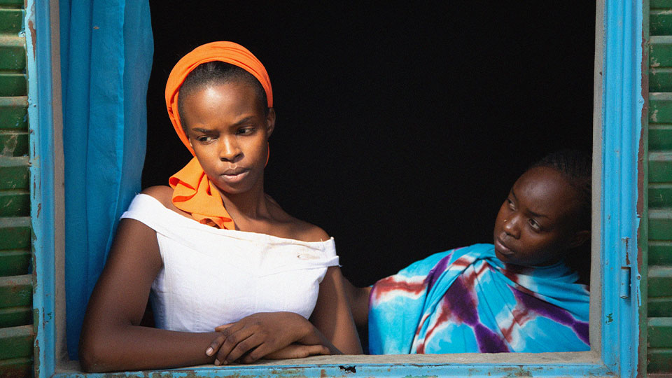 Amina (Achouackh Abakar Souleymane) und Maria (Rihane Khalil Alio)