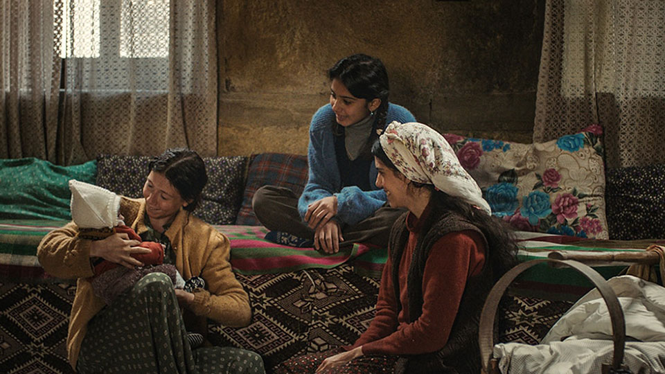 Reyhan (Cemre Ebüzziya), Nurhan (Ece Yüksel) und Havva (Helin Kandemir)