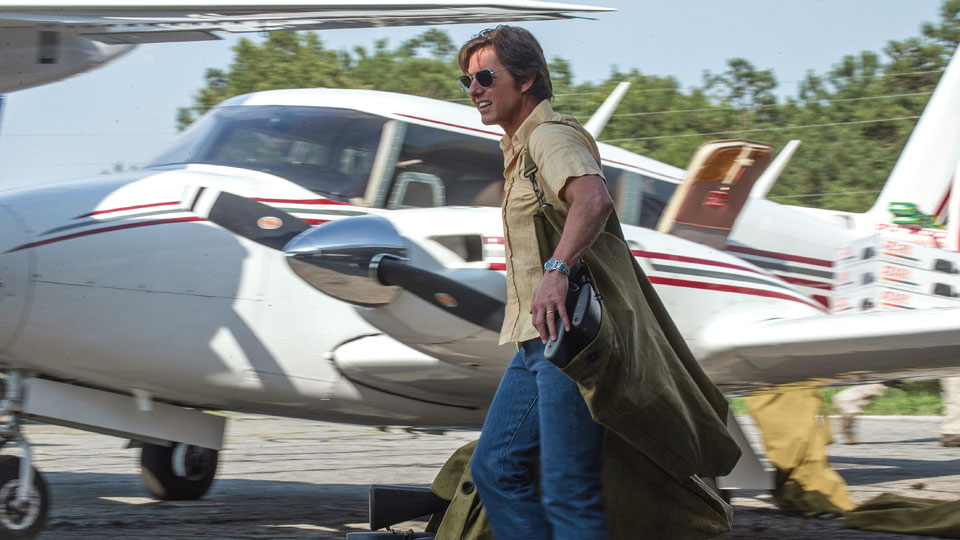 Barry Seal (Tom Cruise) hat den Dreh raus. Der Pilot verdient sich als Drogenschmuggler einiges dazu.