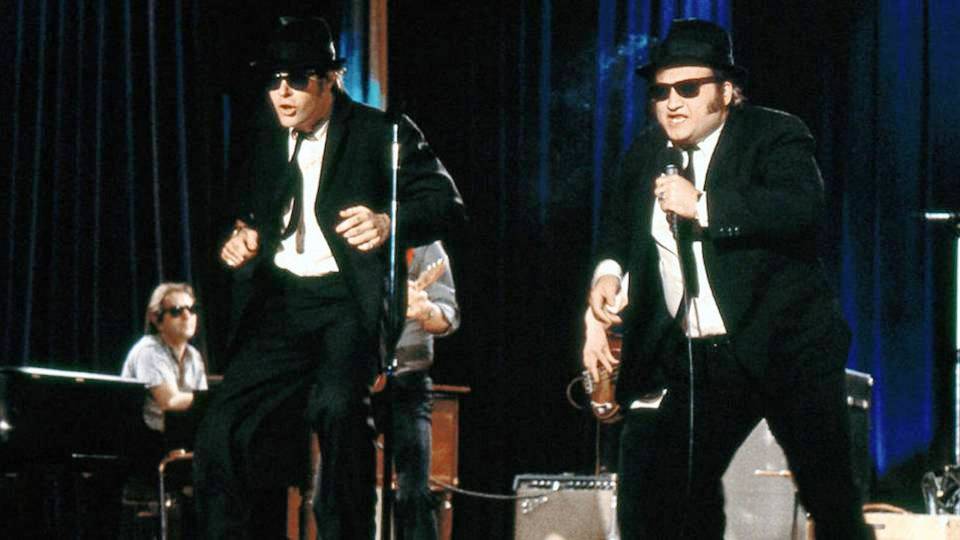 ...um wieder mit ihrer Blues Brothers Band aufzutreten und so Geld zu sammeln.