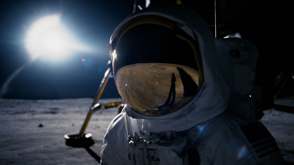 ...denn ihnen ist bewusst, das Armstrongs Reise zum Mond nicht  leicht wird.