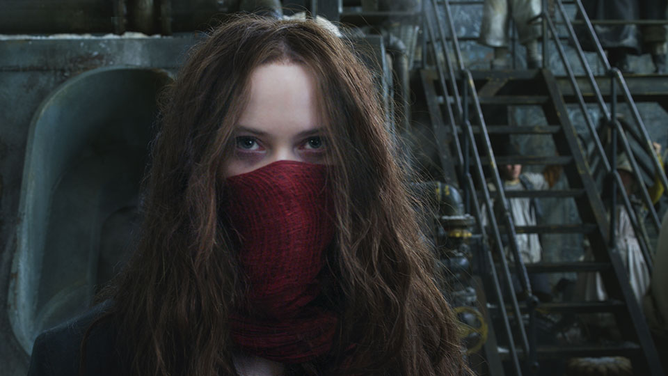 Hester Shaw (Hera Hilmar) dürstet in MORTAL ENGINES nach Vergeltung und ist fest entschlossen den Mord an ihren Eltern zu rächen. 