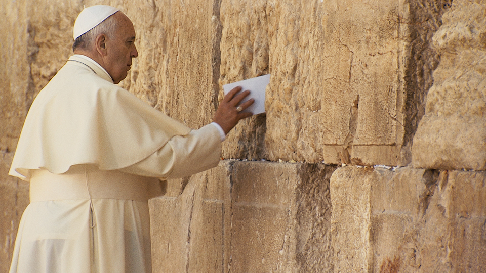 Dabei respektiert er auch andere Religionen und deren Bräuche, was ihn zu einem echten Brückenbauer macht.