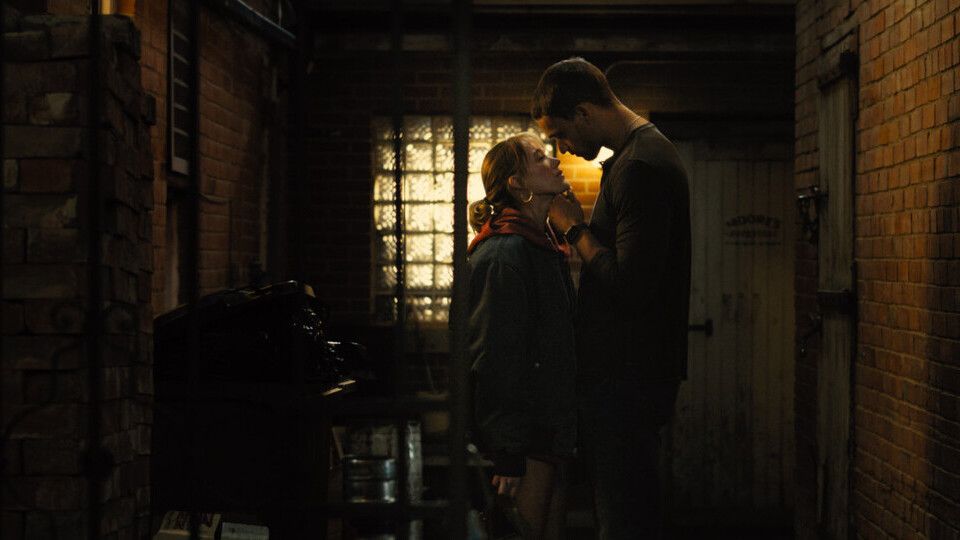 Kenna (Maika Monroe), Ledger (Tyriq Withers)