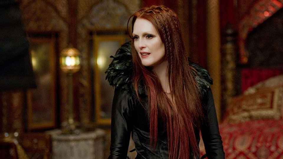 Mother Malkin (Julianne Moore)