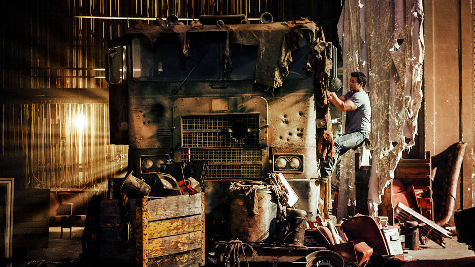 Cade Yaeger (Mark Wahlberg) kauft einen alten Truck, welcher sich als Transformer Optimus Prime entpuppt.