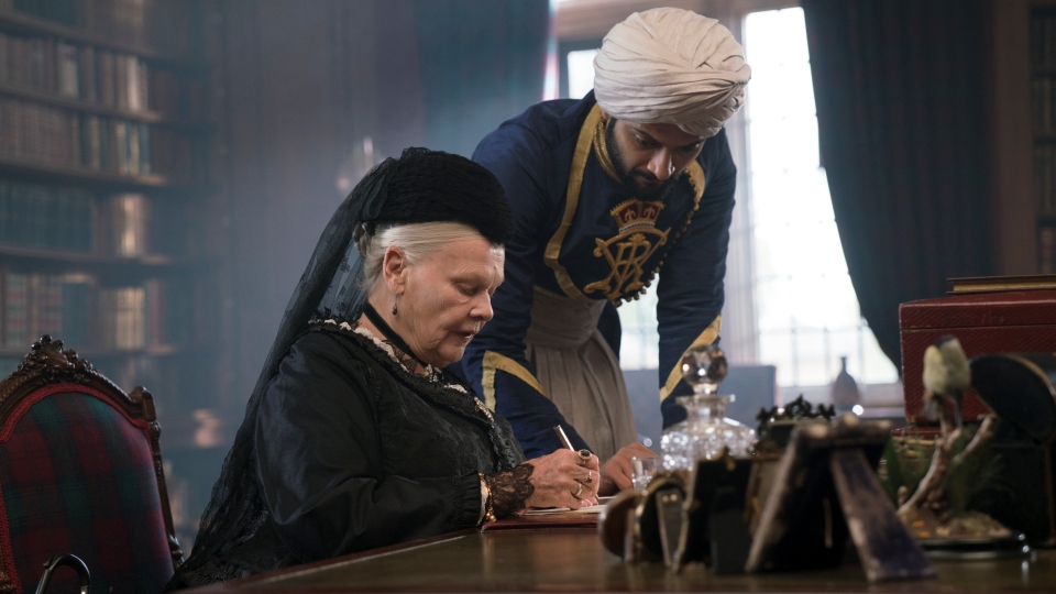 Queen Victoria (Judi Dench) & Abdul (Ali Fazal)