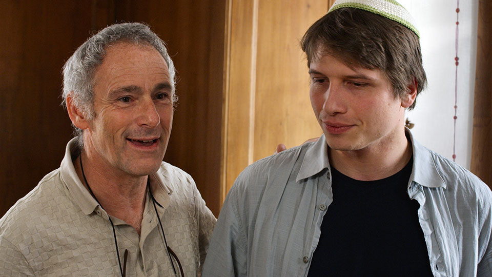 Karl Kaufmann (Dani Levy) und sein Sohn Simon (Dimitri Stapfer)
