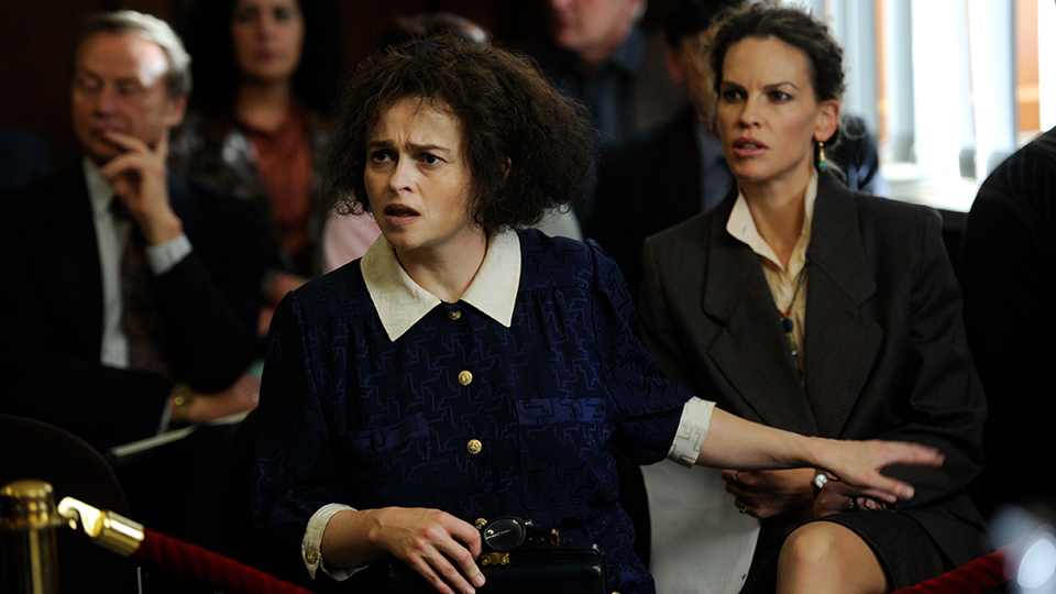 Eleanor Riese (Helena Bonham Carter) und Colette Hughes (Hilary Swank)